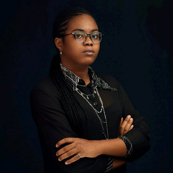 Female Nigerian UI designer. Black women in tech